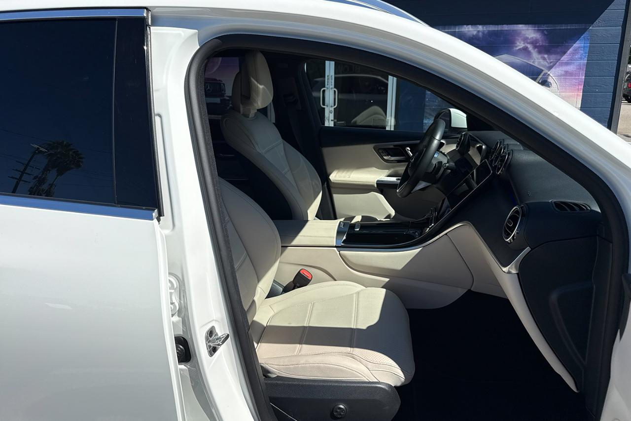 Mercedes-Benz GLC-Class GLC350e 4MATIC 2025