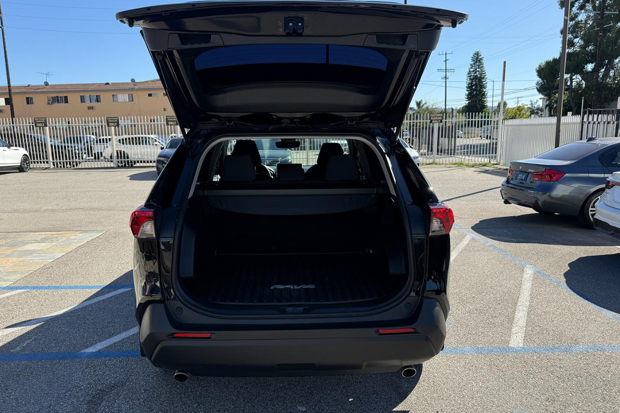 Toyota RAV4 Hybrid LE 2024