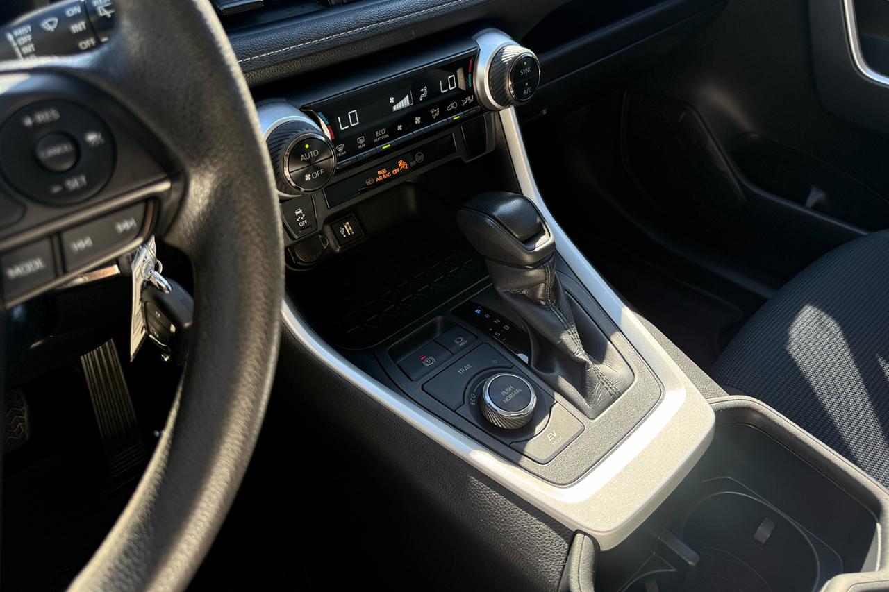 Toyota RAV4 Hybrid LE 2024