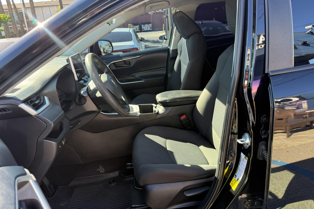 Toyota RAV4 Hybrid LE 2024
