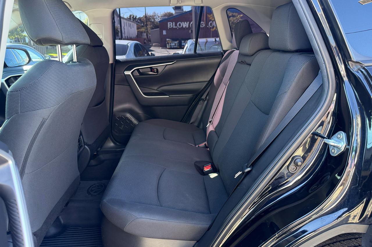 Toyota RAV4 Hybrid LE 2024