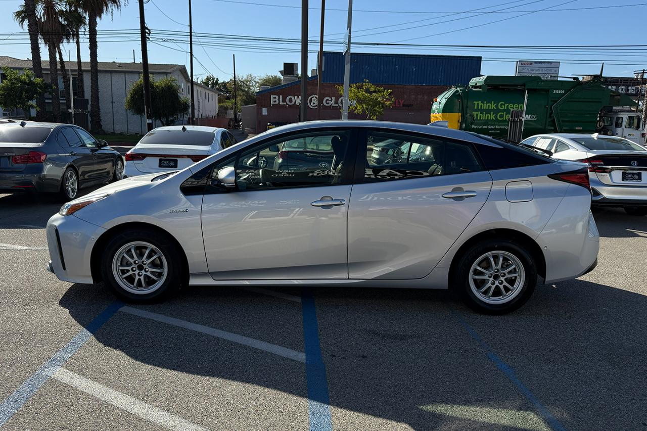 Toyota Prius L Eco 2020