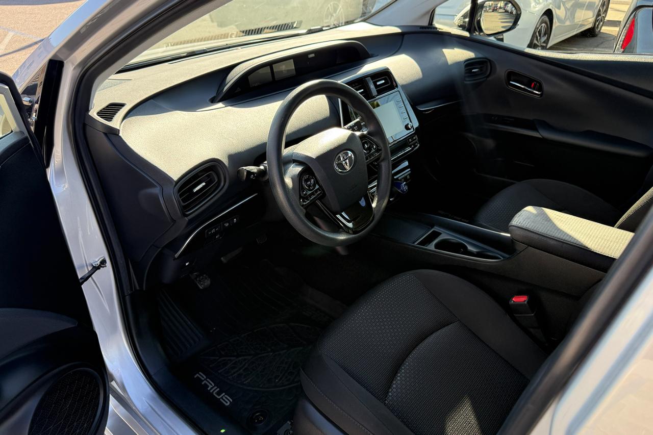 Toyota Prius L Eco 2020