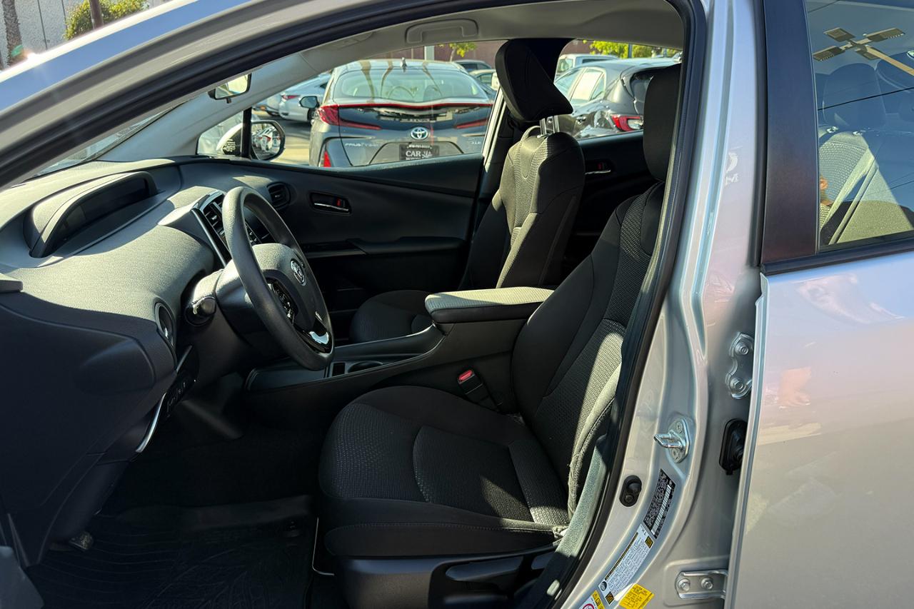 Toyota Prius L Eco 2020