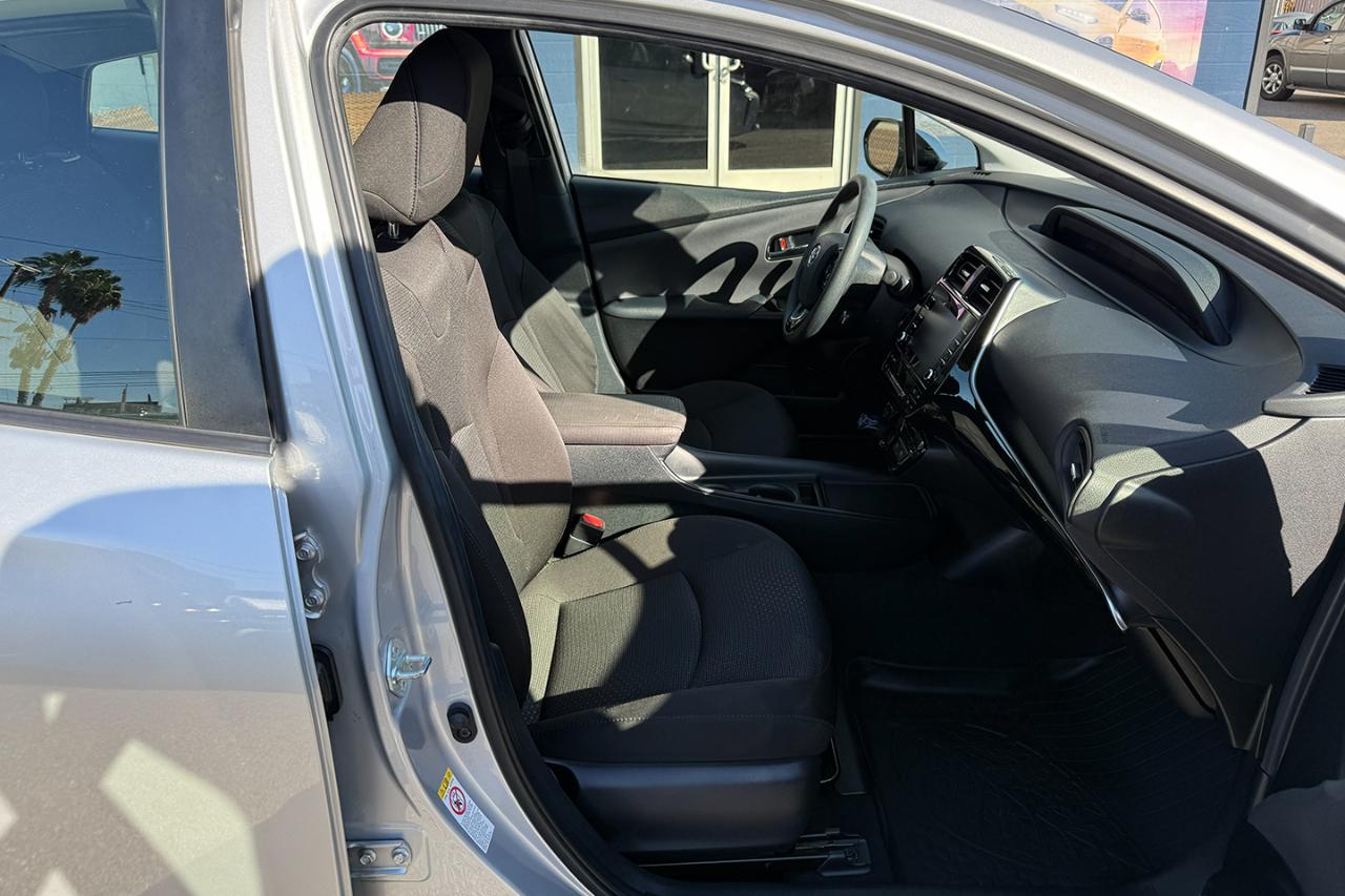 Toyota Prius L Eco 2020