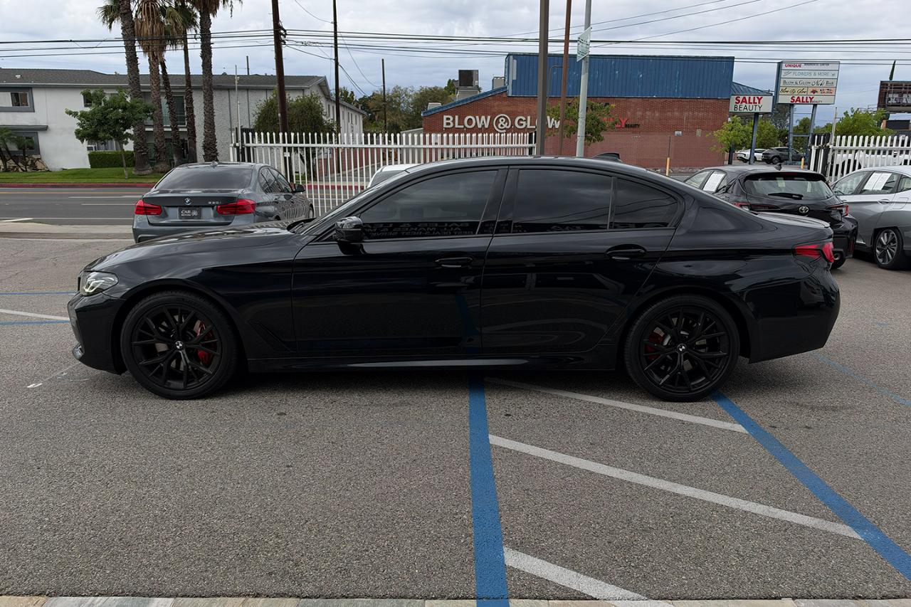 BMW 5-Series  2023