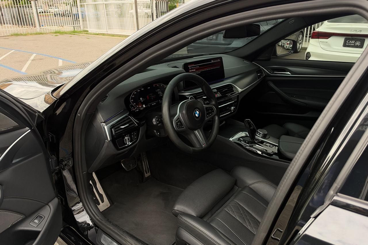 BMW 5-Series  2023