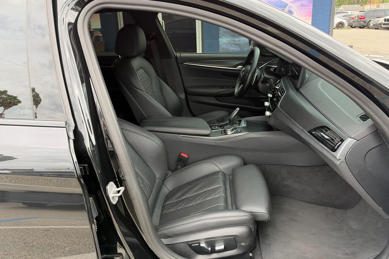 BMW 5-Series  2023