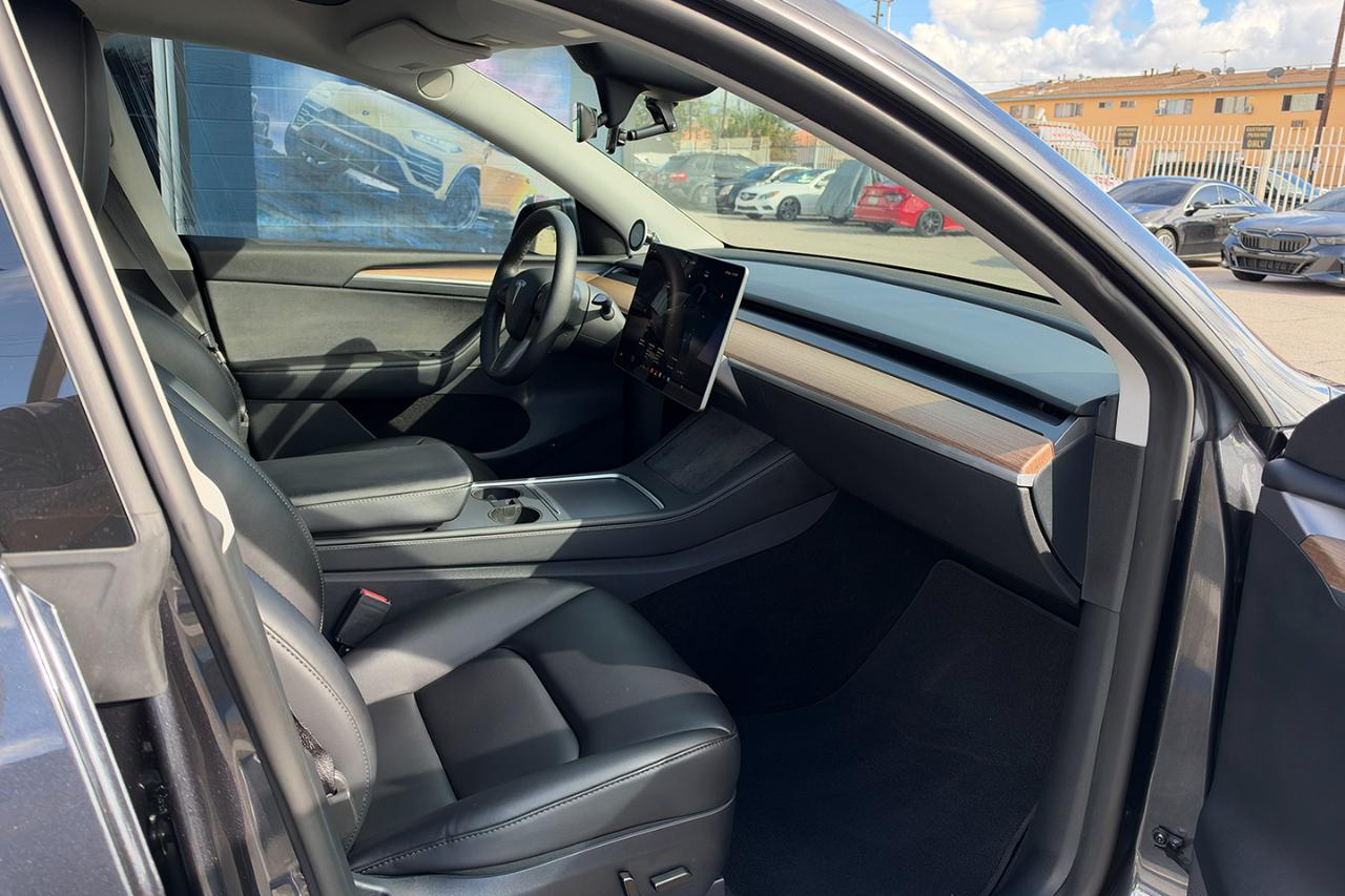 Tesla Model Y Long Range AWD 2024