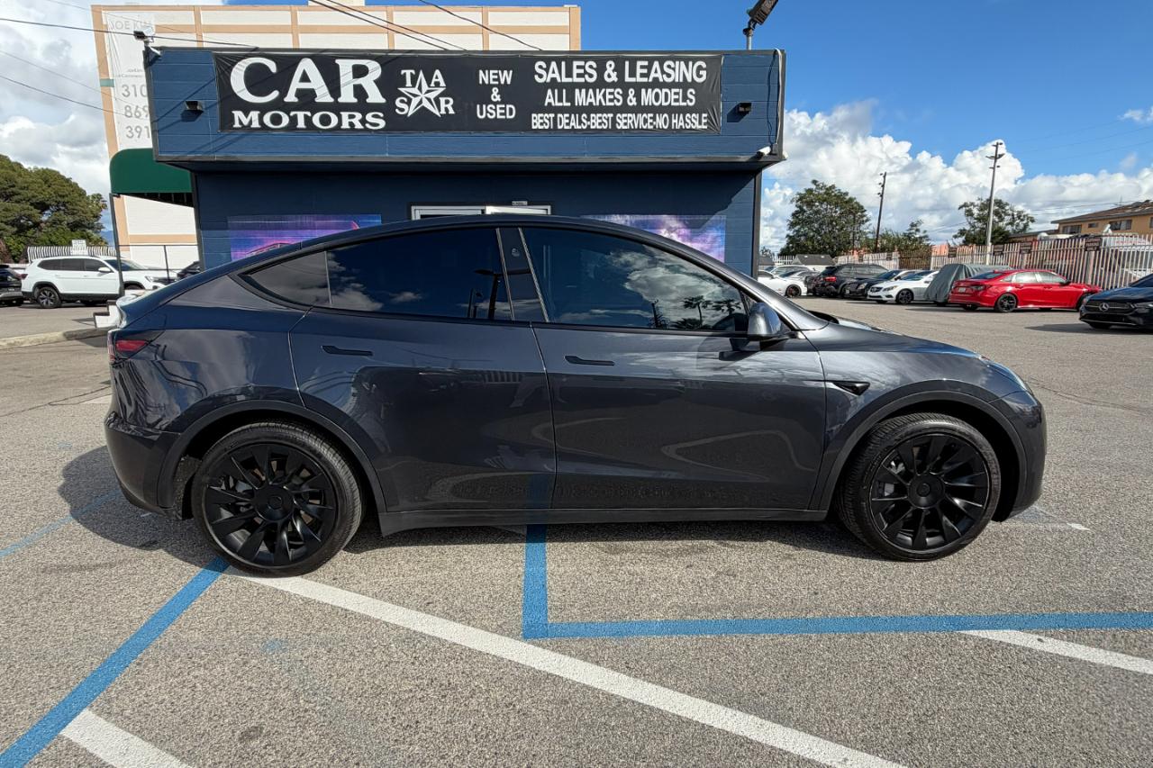 Tesla Model Y Long Range AWD 2024