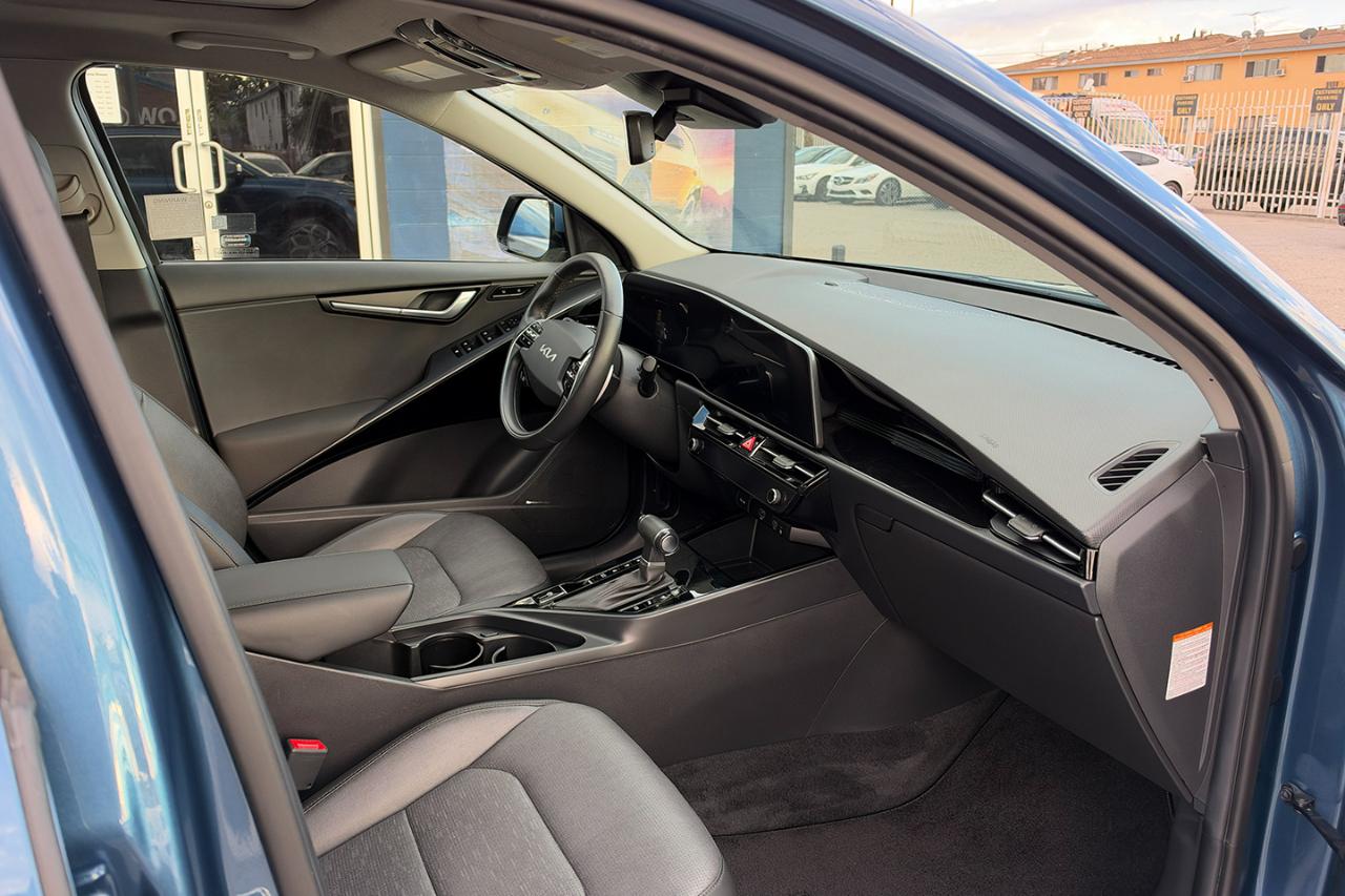 Kia Niro SX 2024
