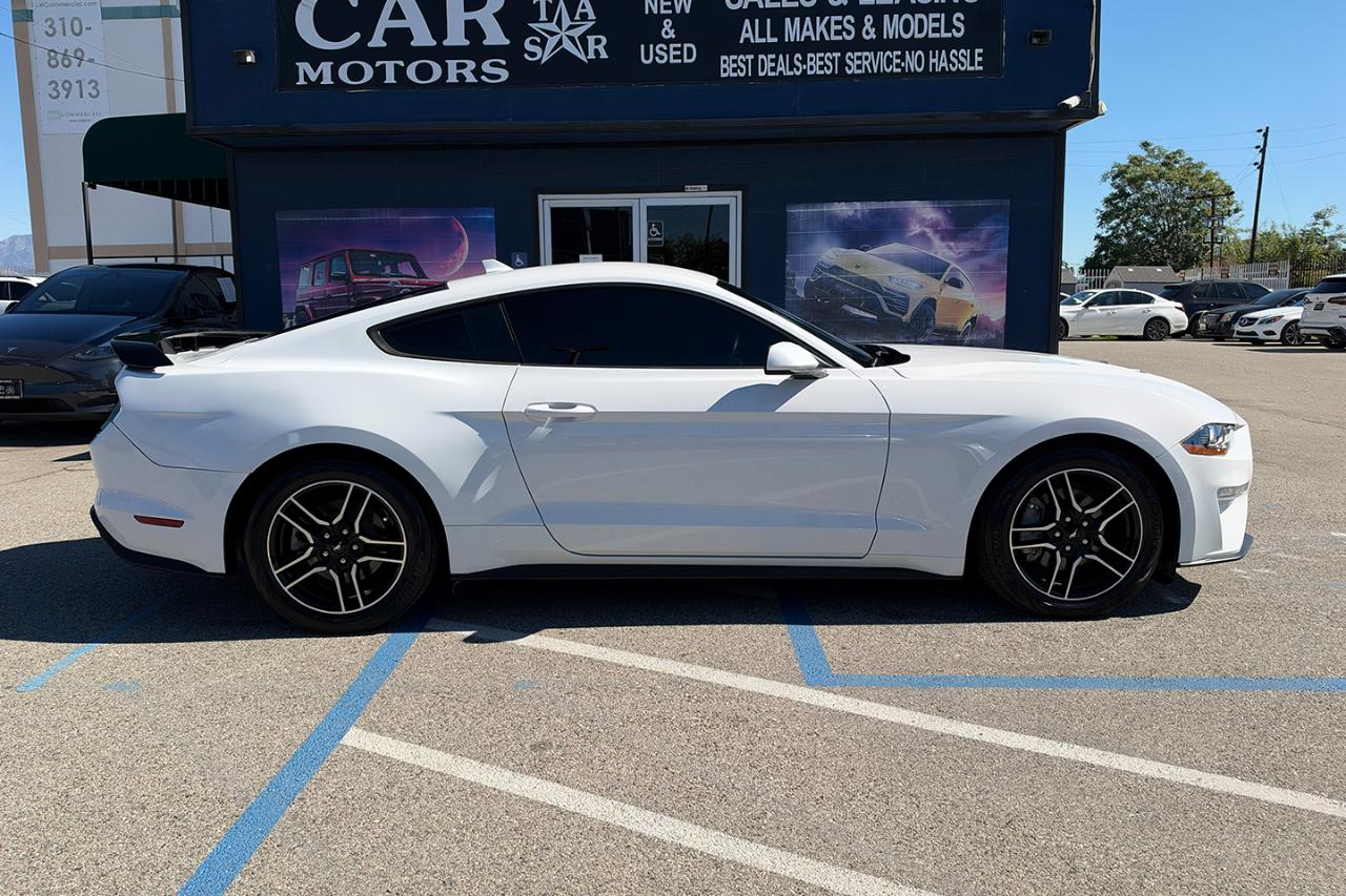 Ford Mustang EcoBoost Coupe 2021