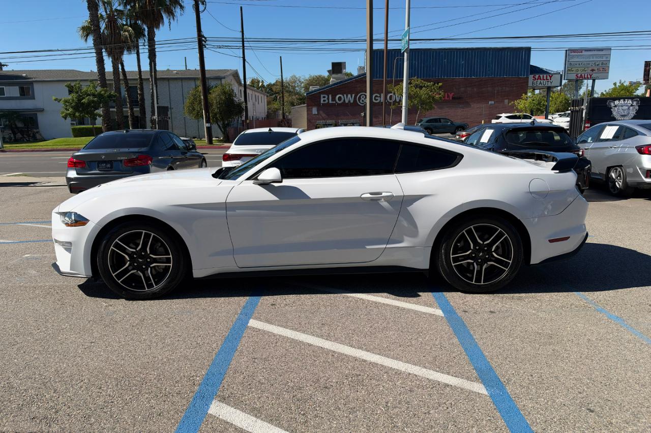 Ford Mustang EcoBoost Coupe 2021