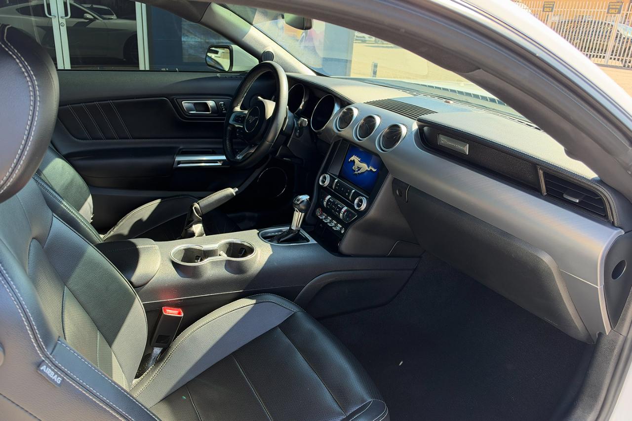 Ford Mustang EcoBoost Coupe 2021