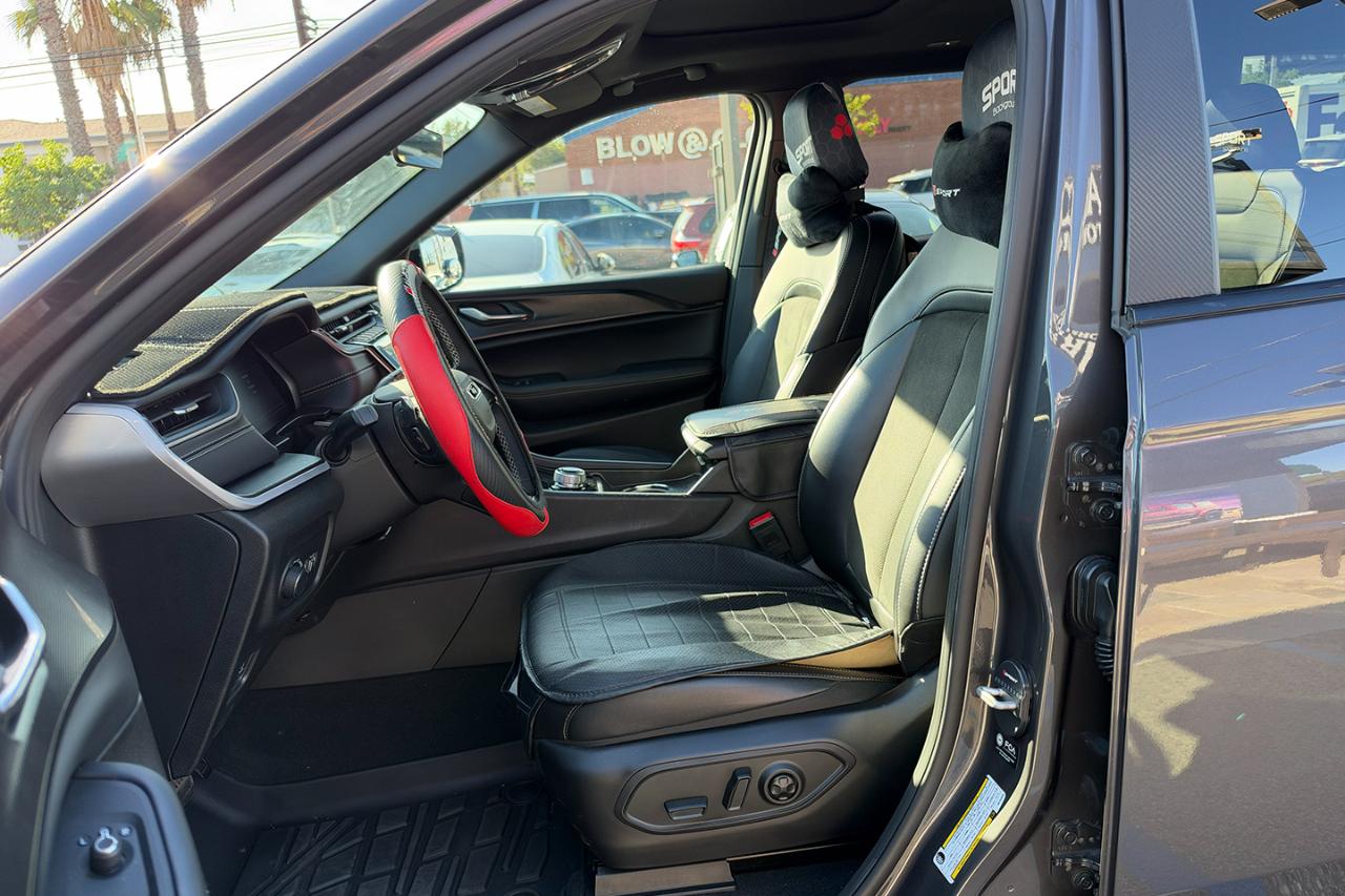 Jeep Grand Cherokee L Laredo 4WD 2025
