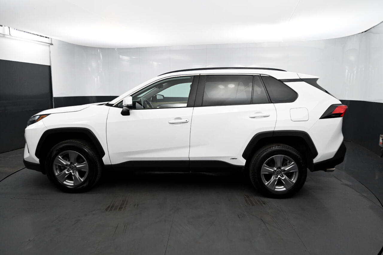 2023 Toyota RAV4 Hybrid XLE photo 2