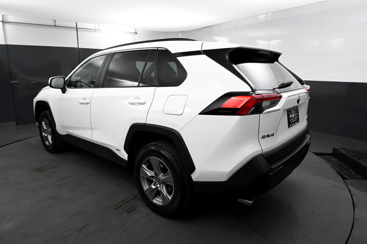 2023 Toyota RAV4 Hybrid XLE photo 3