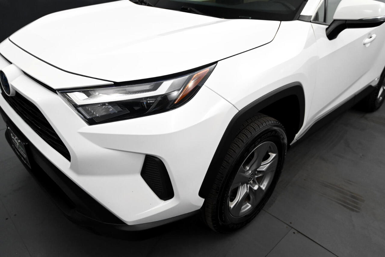 2023 Toyota RAV4 Hybrid XLE photo 9