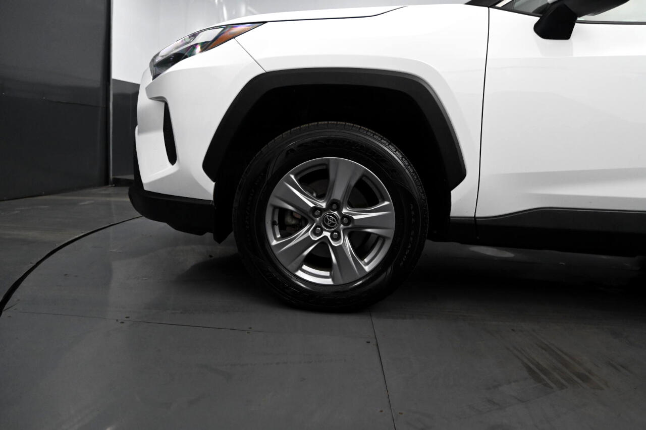 2023 Toyota RAV4 Hybrid XLE photo 10