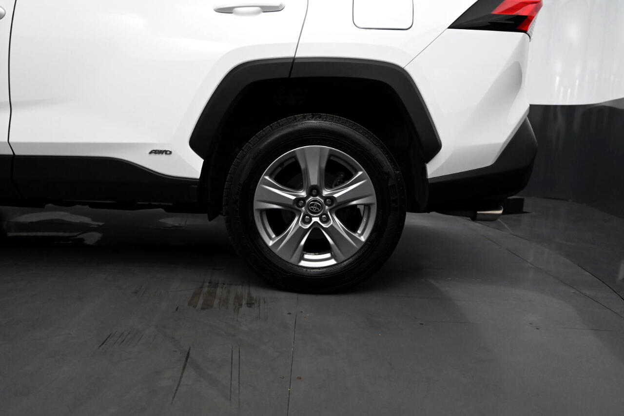 2023 Toyota RAV4 Hybrid XLE photo 12