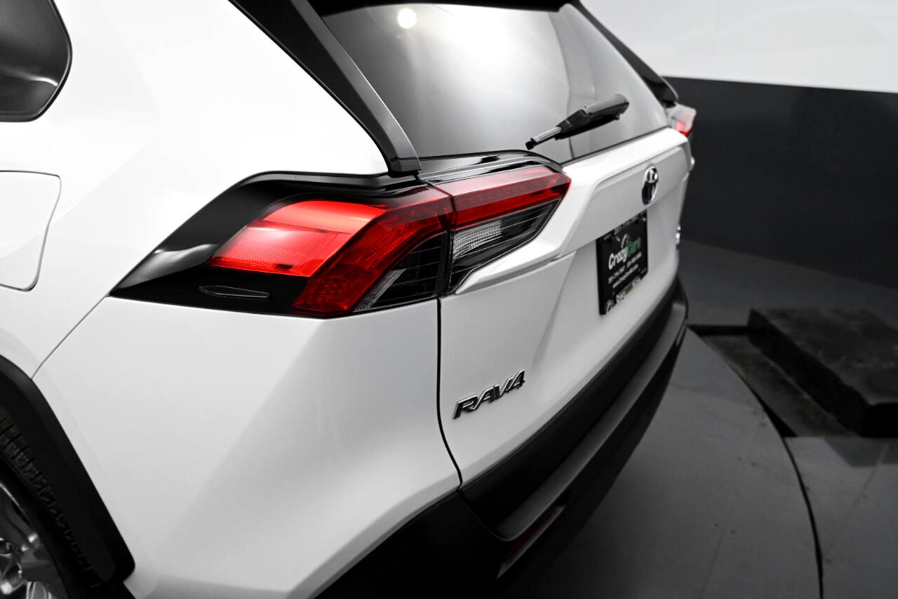2023 Toyota RAV4 Hybrid XLE photo 13