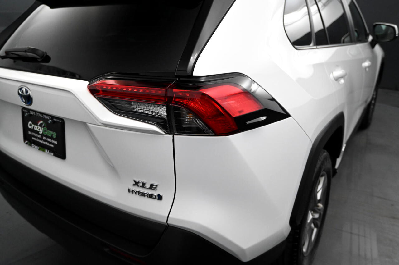 2023 Toyota RAV4 Hybrid XLE photo 14