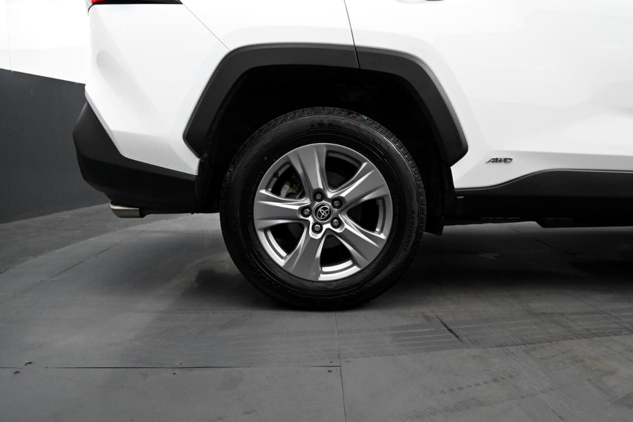 2023 Toyota RAV4 Hybrid XLE photo 15