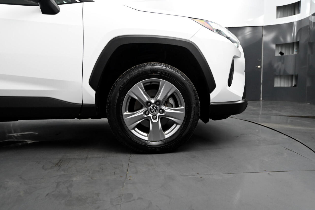 2023 Toyota RAV4 Hybrid XLE photo 16