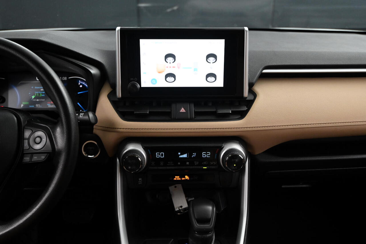 2023 Toyota RAV4 Hybrid XLE photo 18