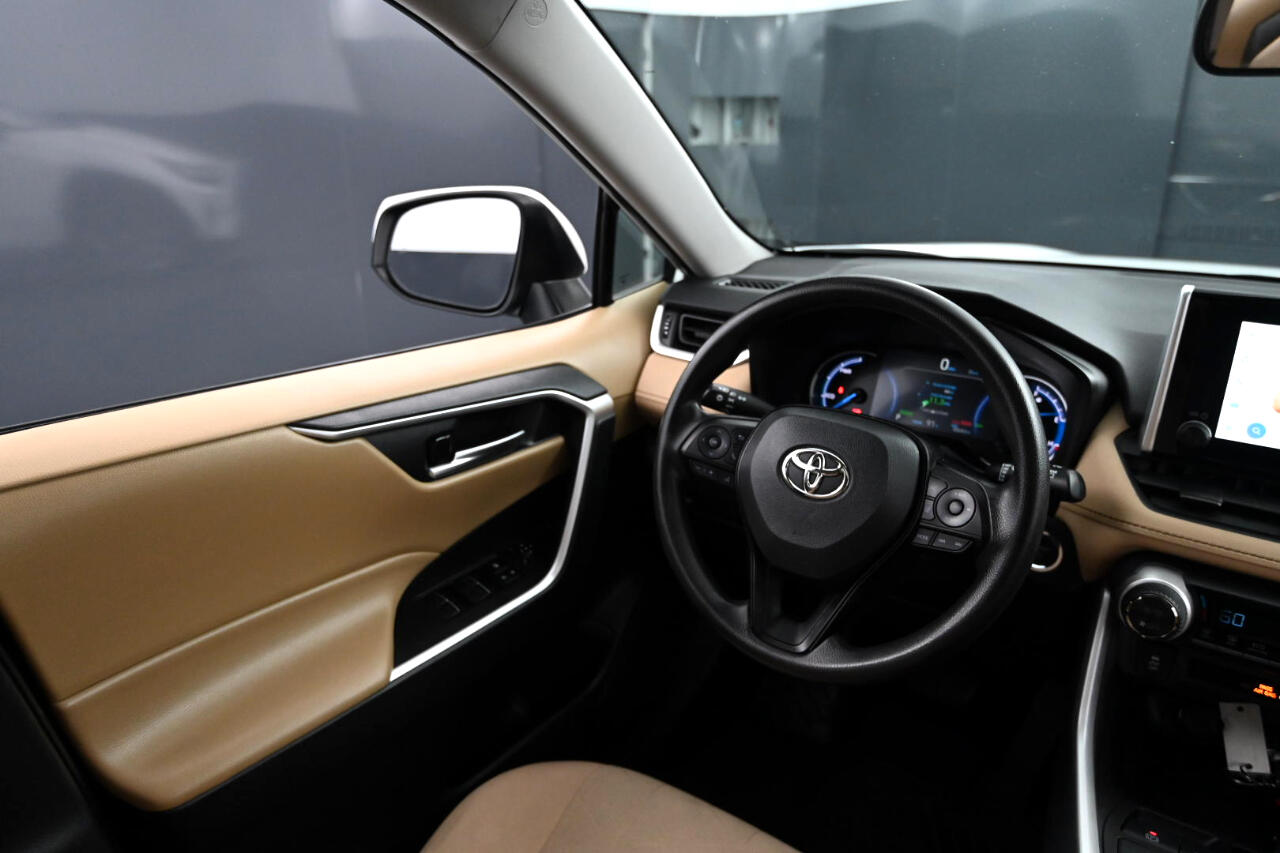 2023 Toyota RAV4 Hybrid XLE photo 20