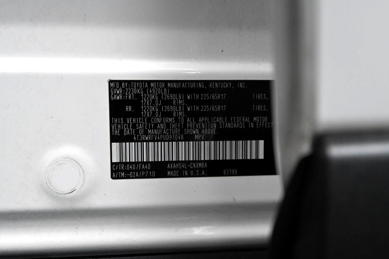 2023 Toyota RAV4 Hybrid XLE photo 24
