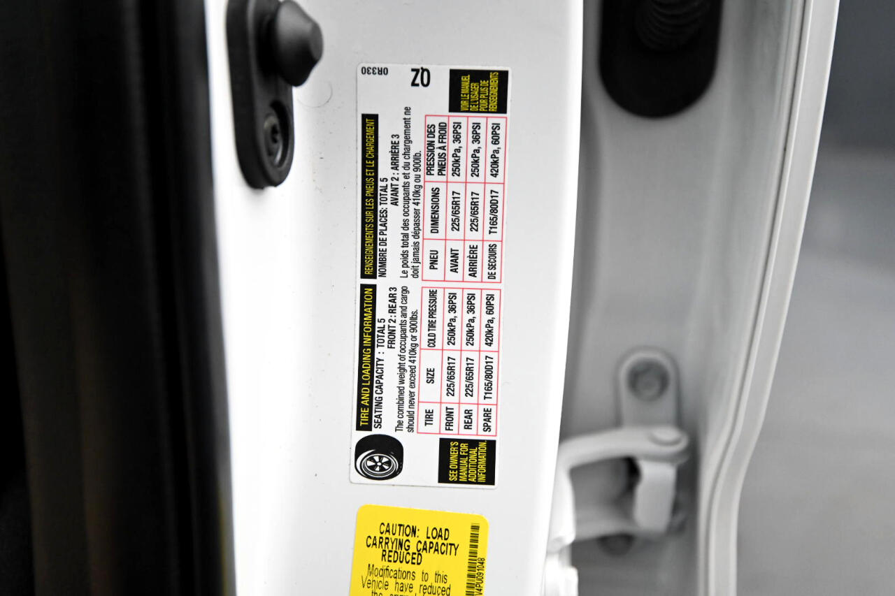 2023 Toyota RAV4 Hybrid XLE photo 25