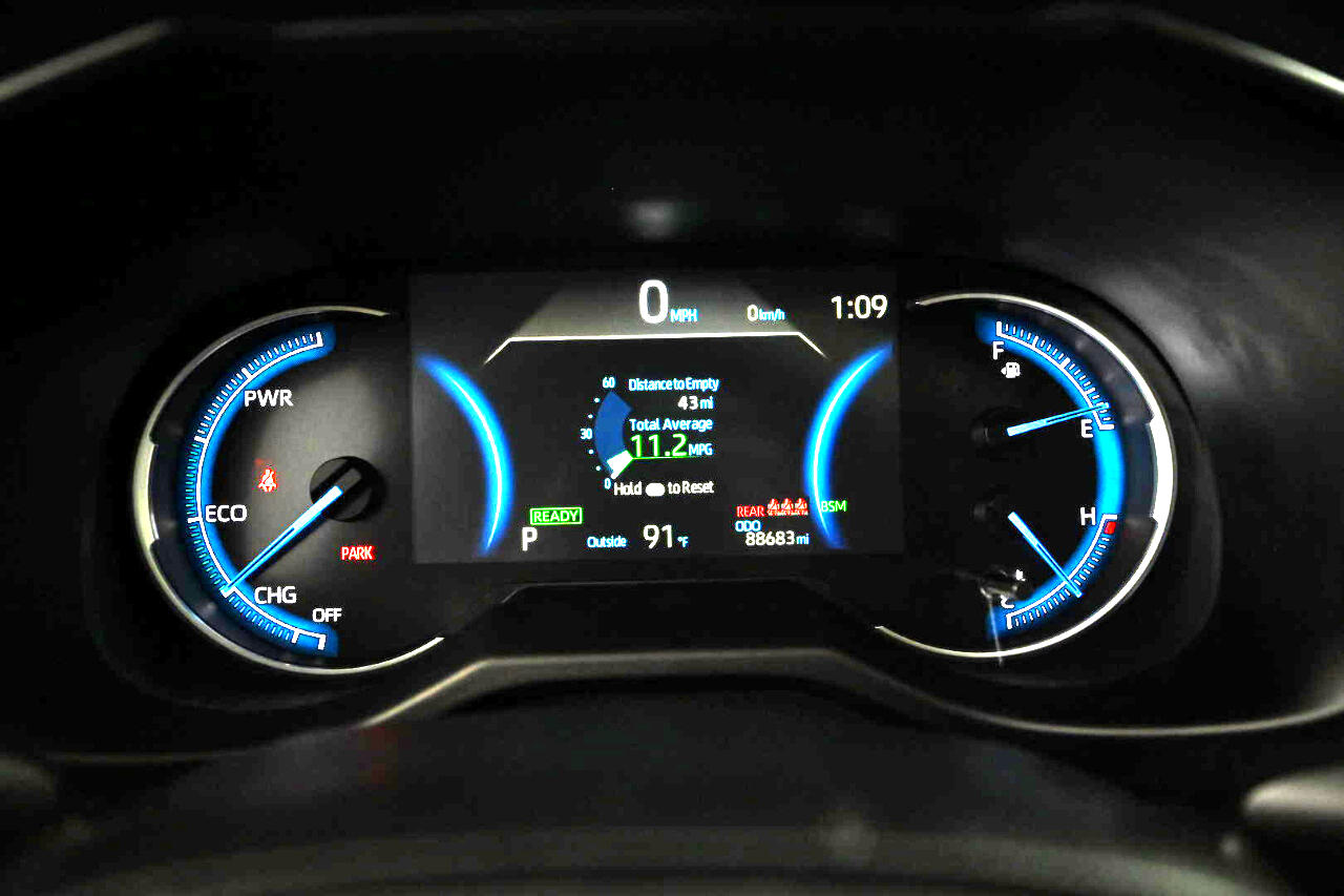 2023 Toyota RAV4 Hybrid XLE photo 26