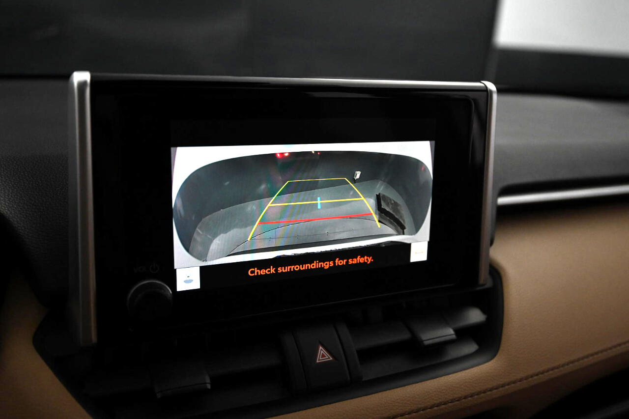 2023 Toyota RAV4 Hybrid XLE photo 27