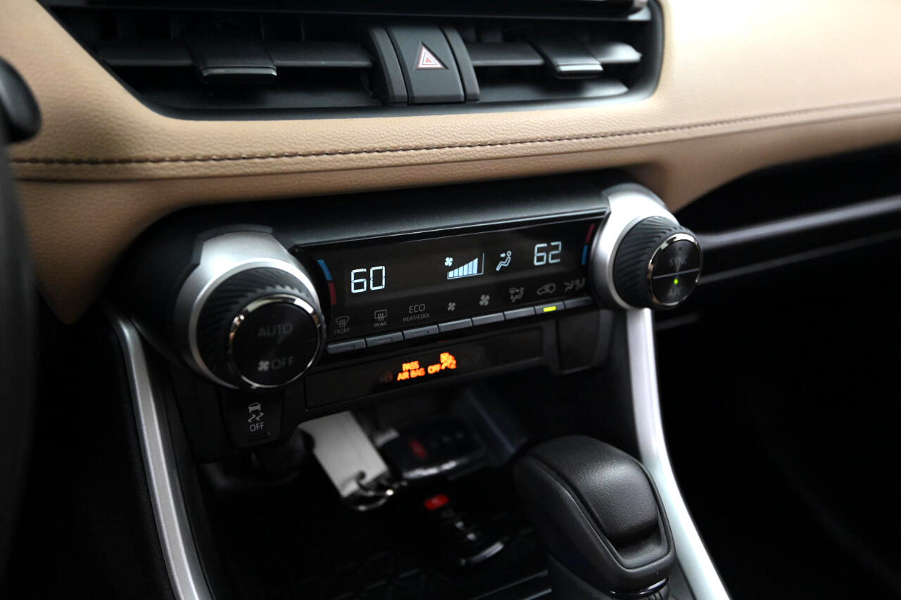 2023 Toyota RAV4 Hybrid XLE photo 28