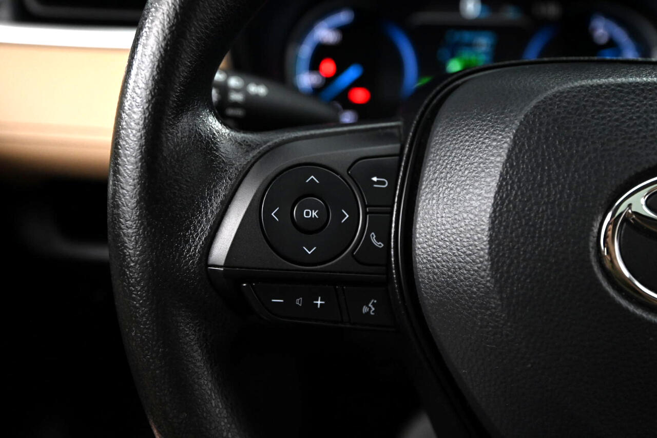 2023 Toyota RAV4 Hybrid XLE photo 31