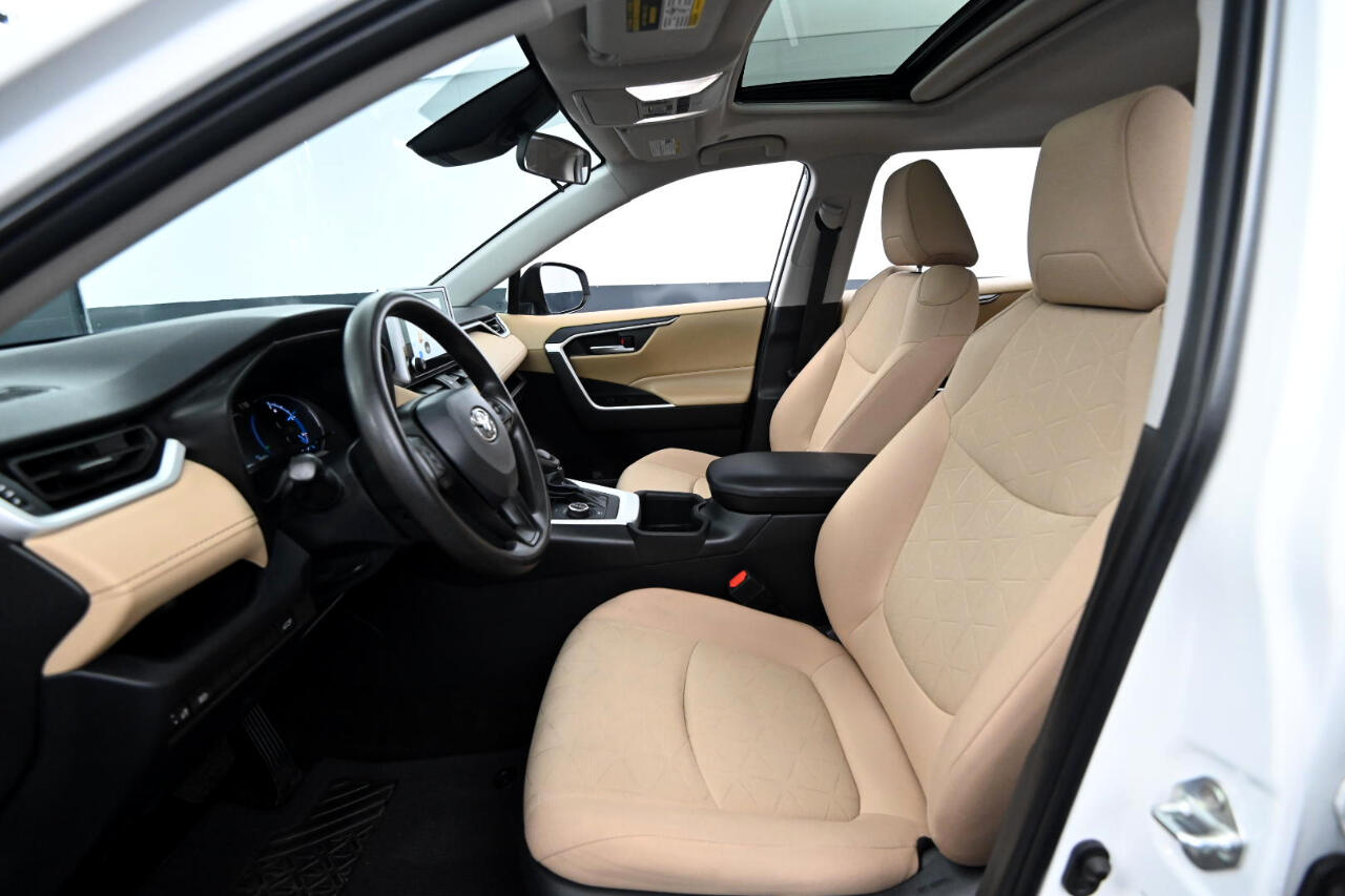 2023 Toyota RAV4 Hybrid XLE photo 32