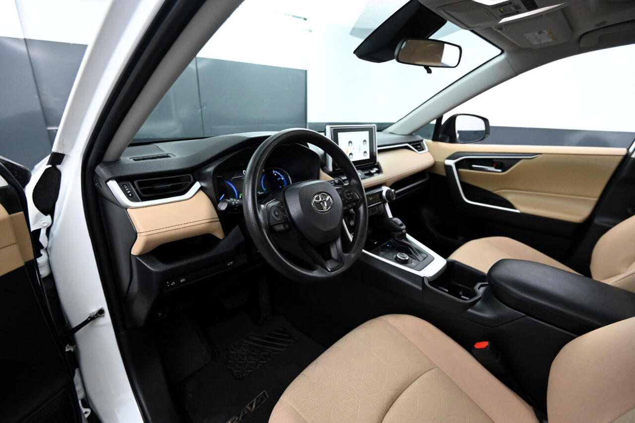 2023 Toyota RAV4 Hybrid XLE photo 33