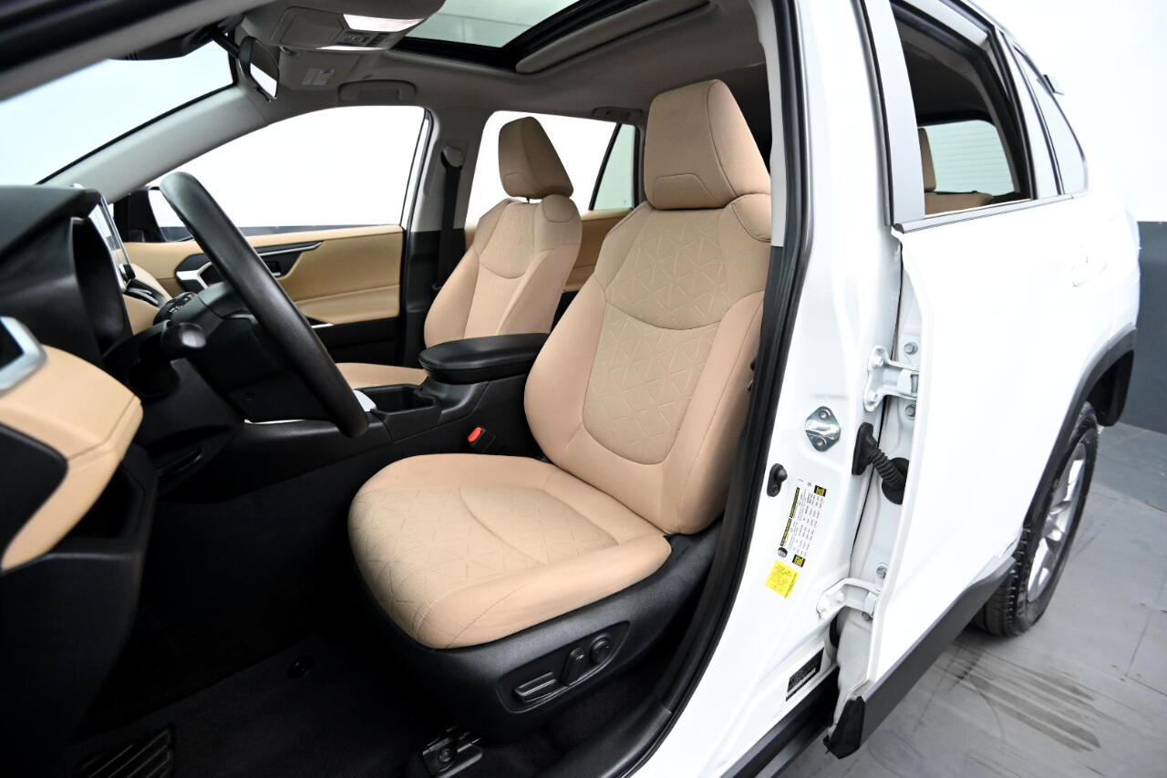 2023 Toyota RAV4 Hybrid XLE photo 34