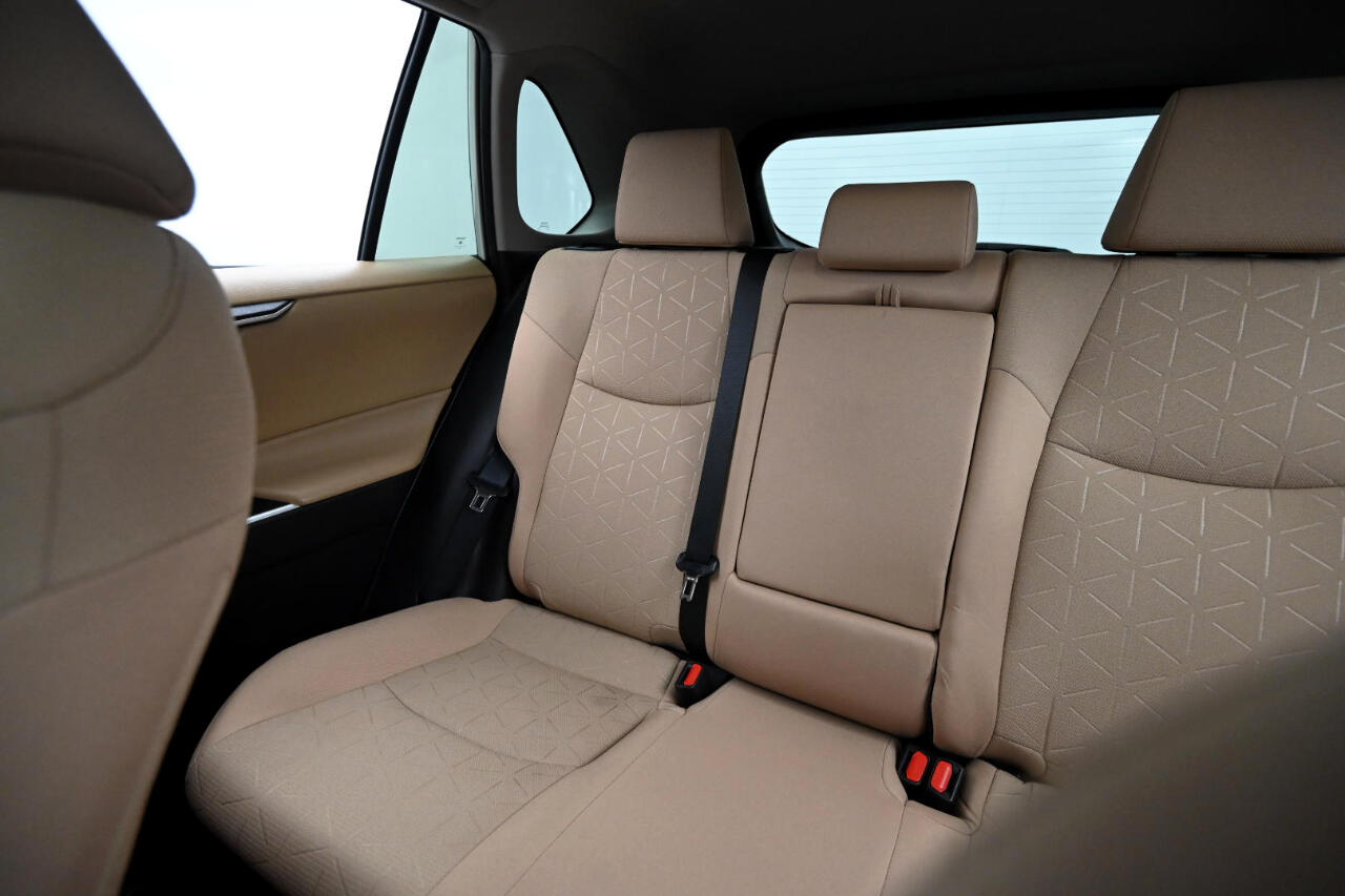 2023 Toyota RAV4 Hybrid XLE photo 35