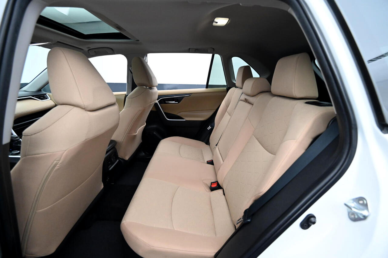 2023 Toyota RAV4 Hybrid XLE photo 36