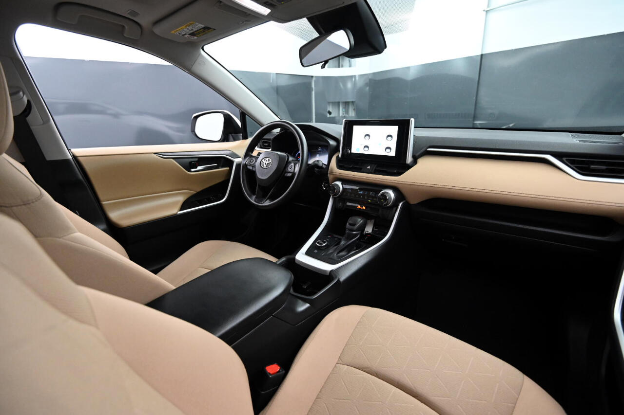 2023 Toyota RAV4 Hybrid XLE photo 38