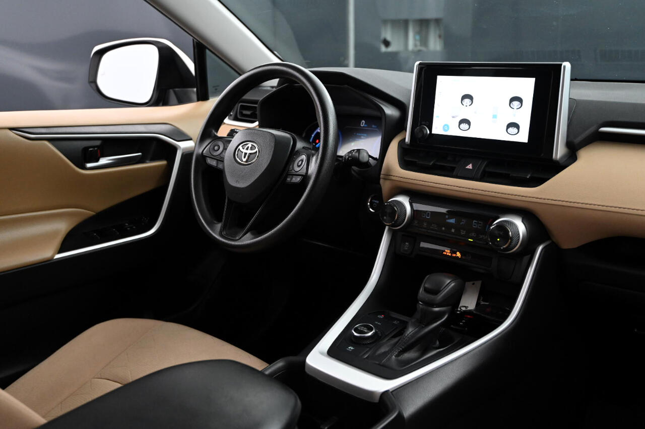 2023 Toyota RAV4 Hybrid XLE photo 39
