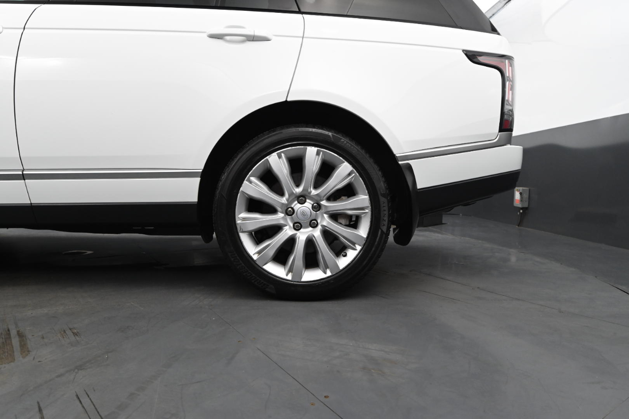 2016 Land Rover Range Rover SuperCharged photo 11