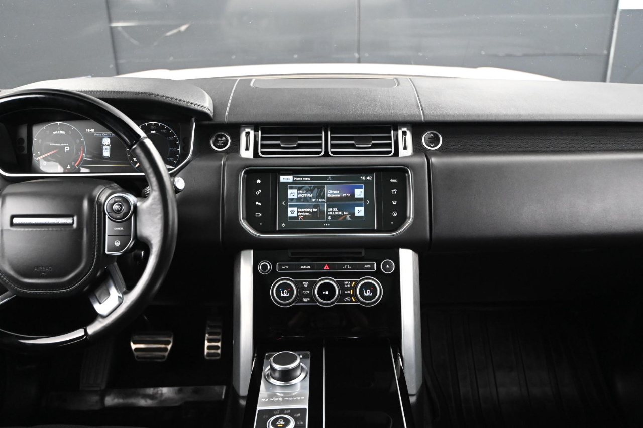 2016 Land Rover Range Rover SuperCharged photo 17