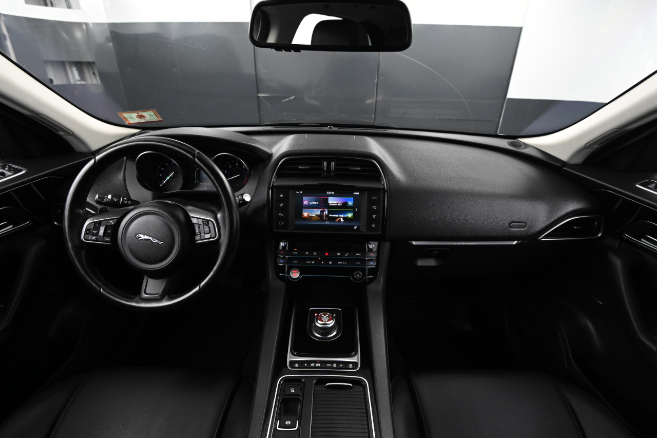Jaguar F-Pace 25t Premium 2018 Jaguar F-Pace 25t Premium 2018