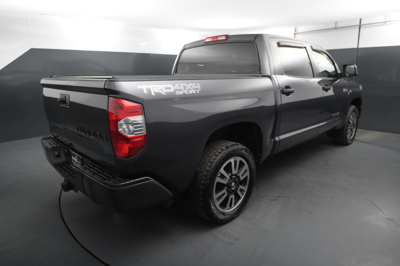 Toyota Tundra SR5 5.7L V8 CrewMax 4WD 2018 Toyota Tundra SR5 5.7L V8 CrewMax 4WD 2018