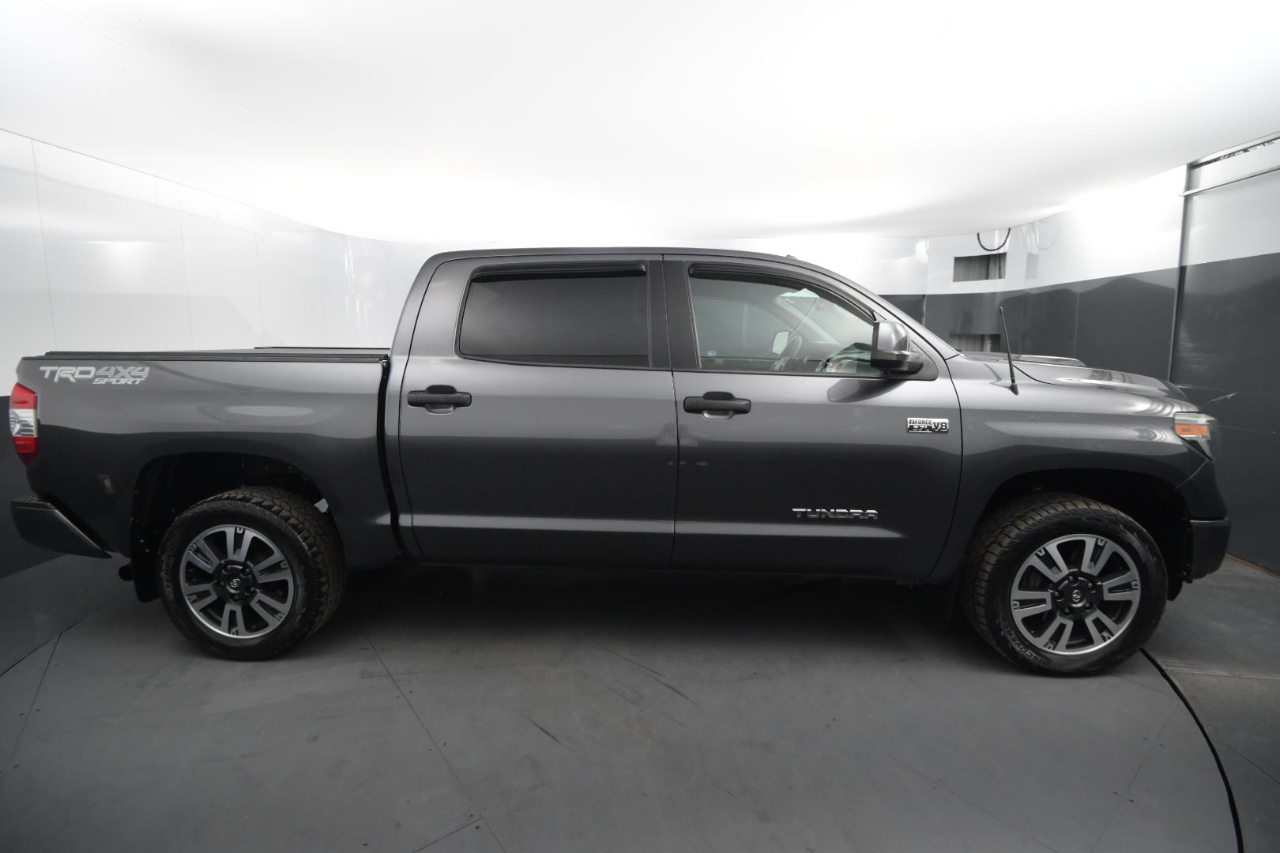 Toyota Tundra SR5 5.7L V8 CrewMax 4WD 2018 Toyota Tundra SR5 5.7L V8 CrewMax 4WD 2018