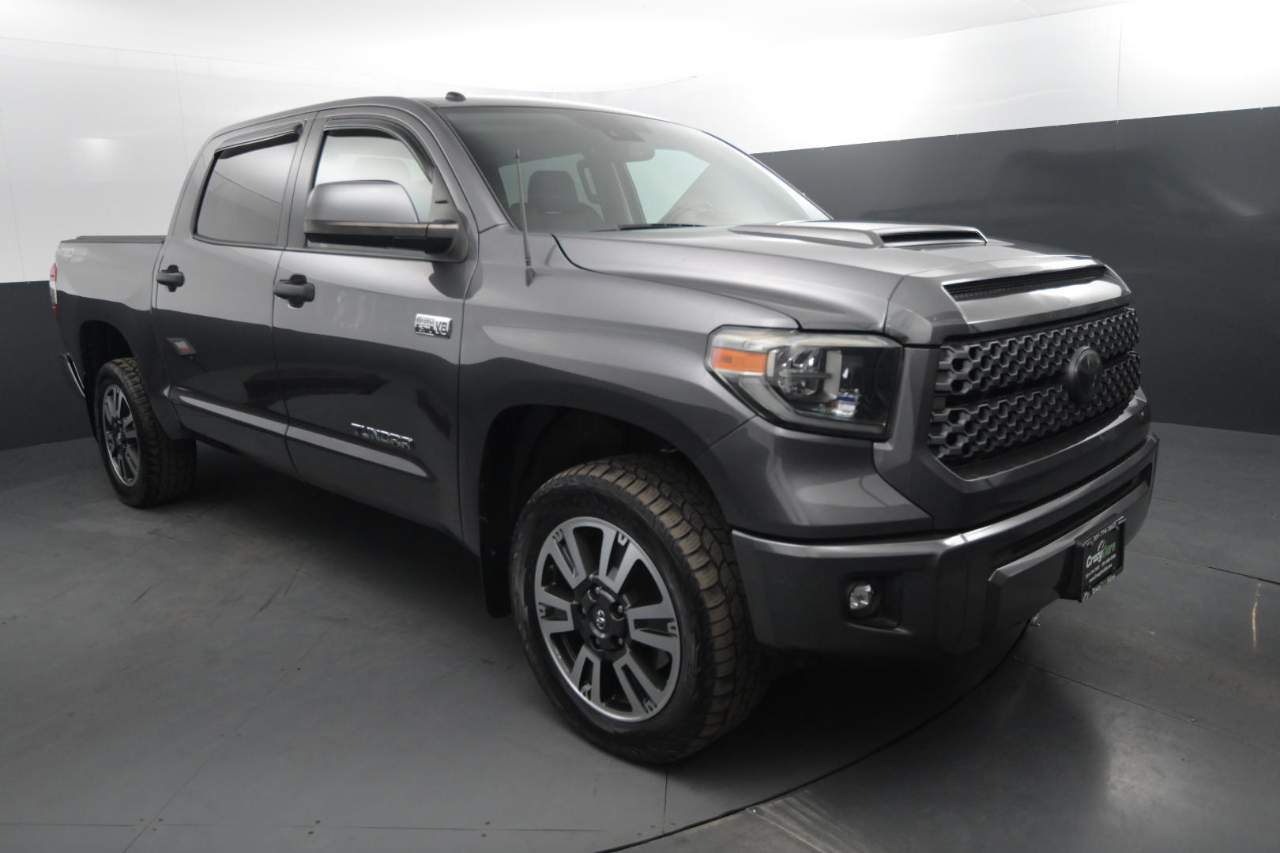 Toyota Tundra SR5 5.7L V8 CrewMax 4WD 2018 Toyota Tundra SR5 5.7L V8 CrewMax 4WD 2018