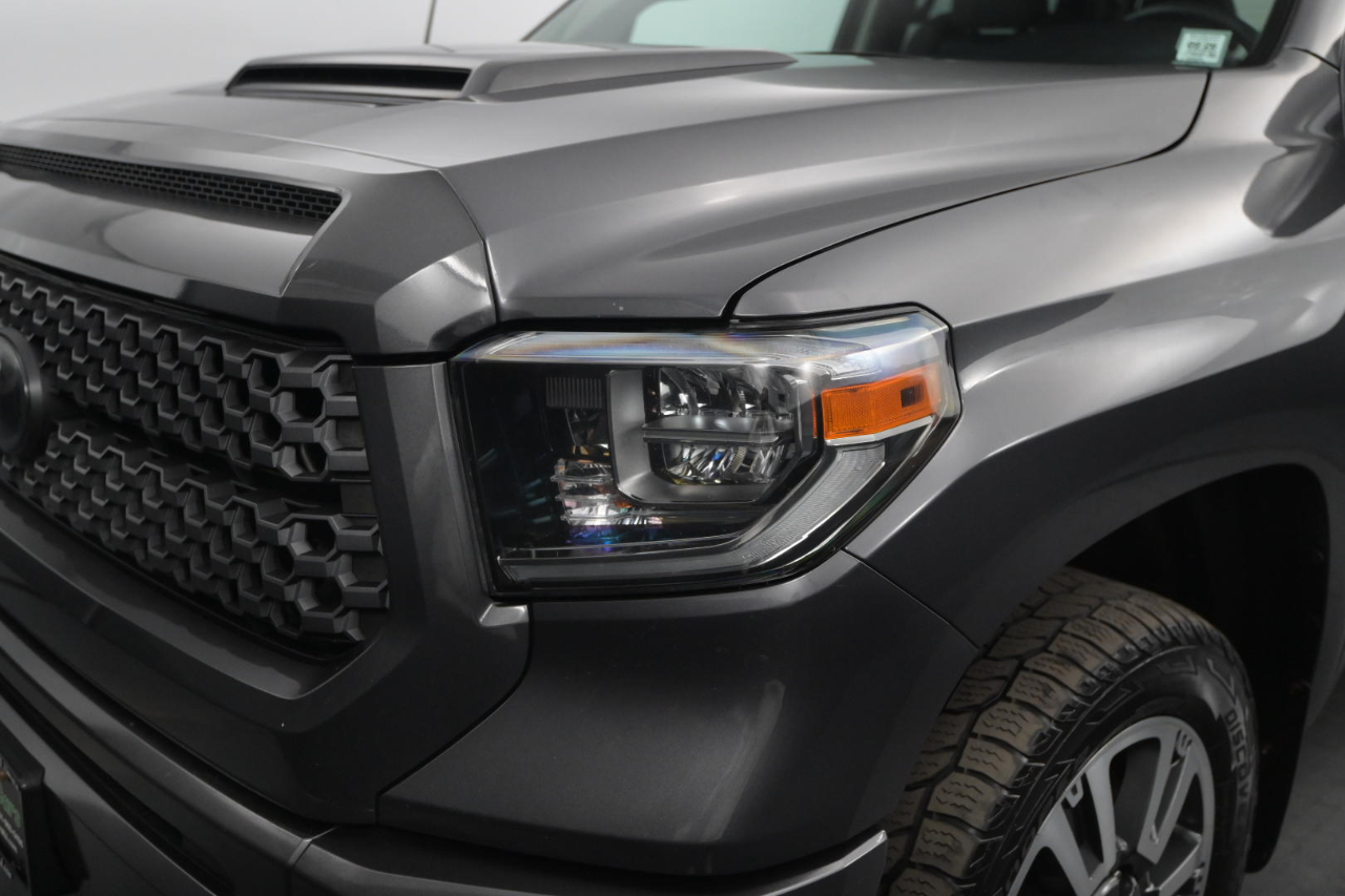 Toyota Tundra SR5 5.7L V8 CrewMax 4WD 2018 Toyota Tundra SR5 5.7L V8 CrewMax 4WD 2018